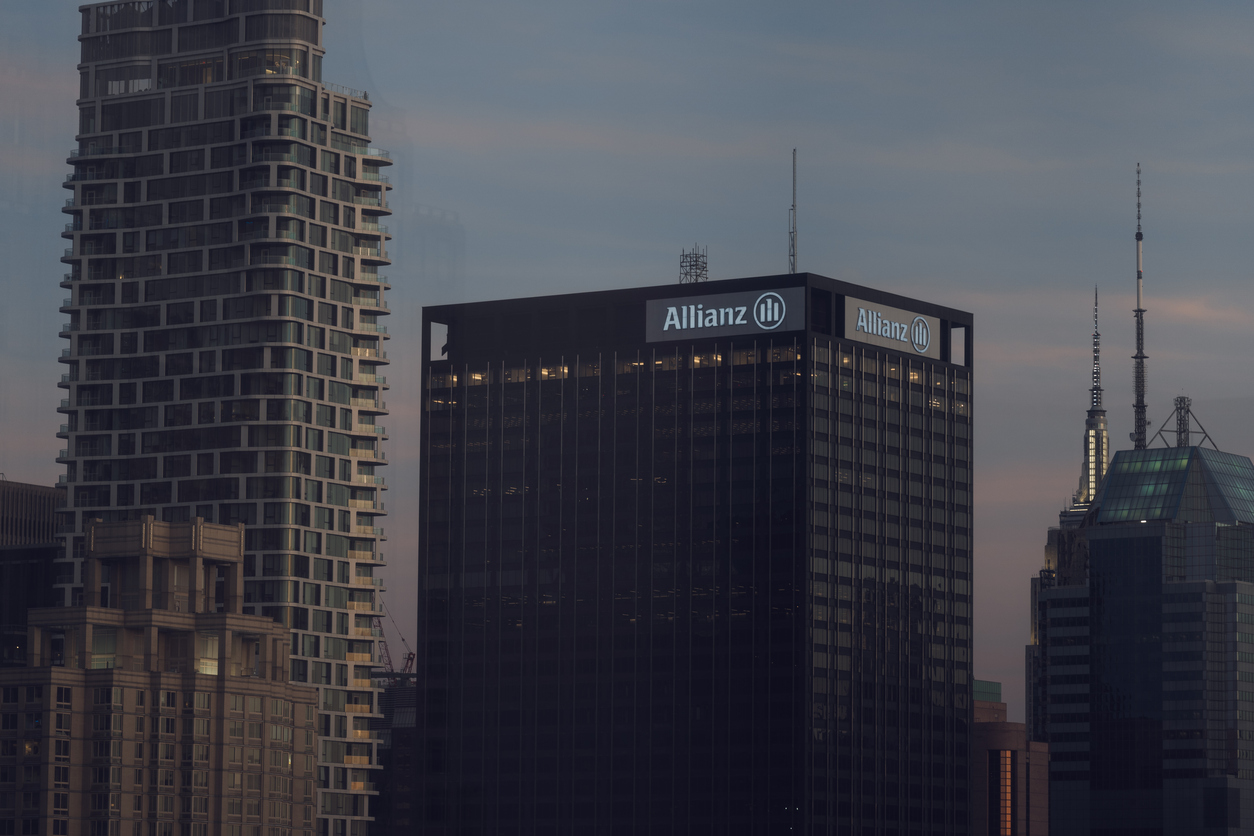 Allianz tower in NYC at dusk