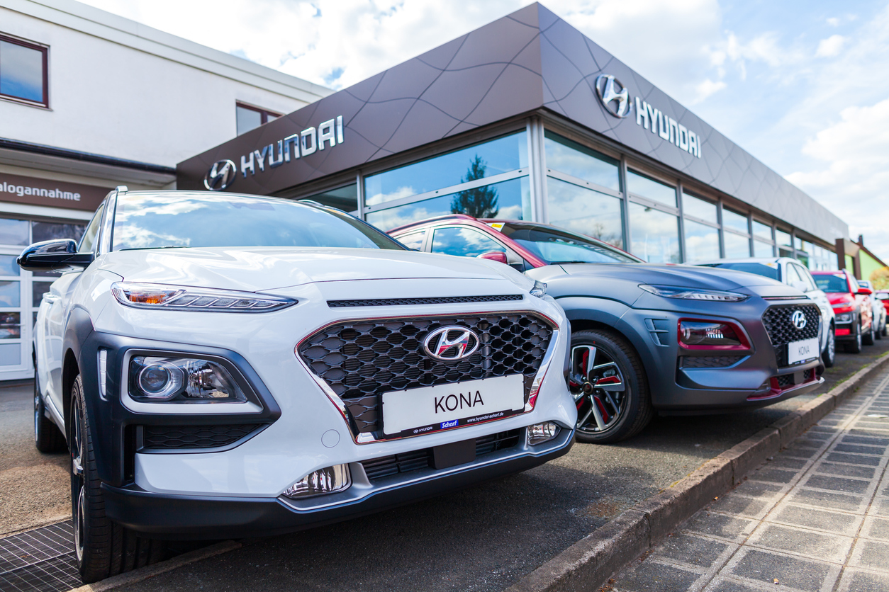 Hyundai Kona vehicles outside dealership