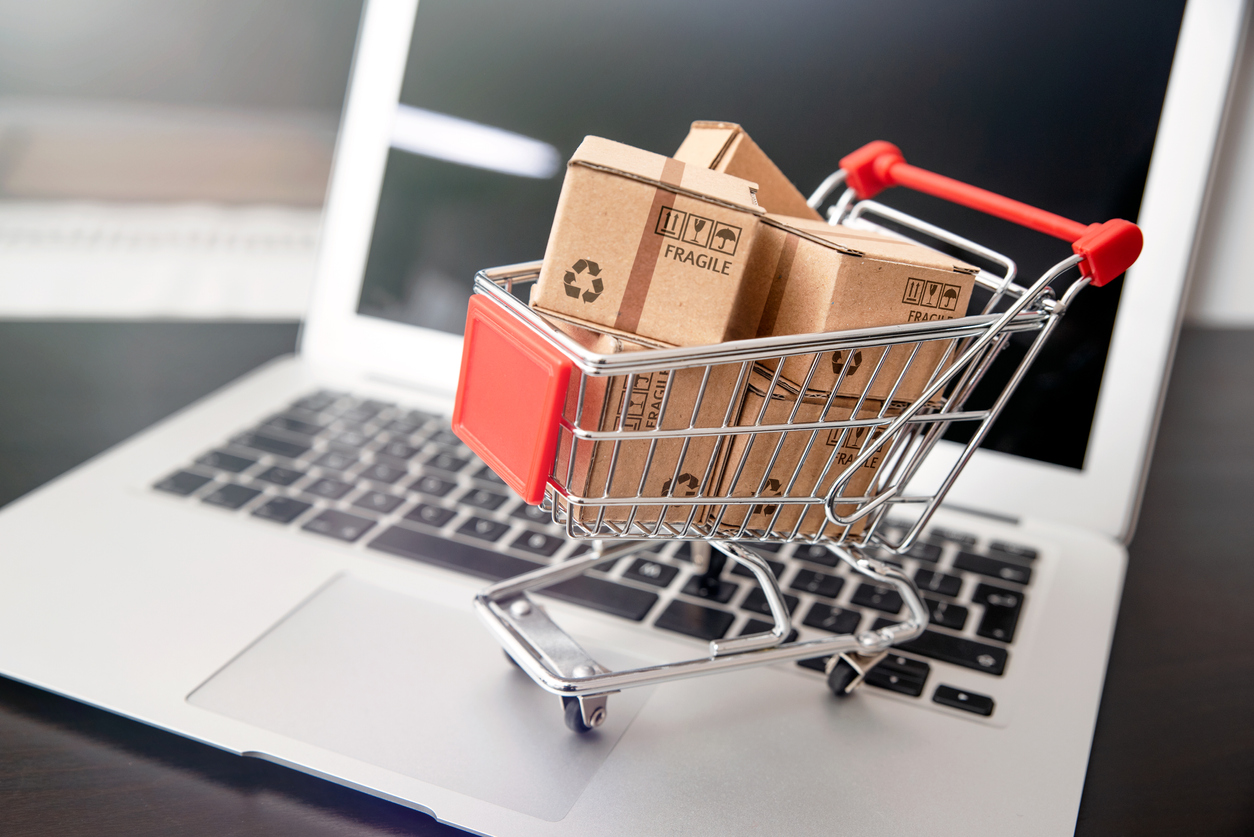 e-commerce, shopping trolley with paper boxes