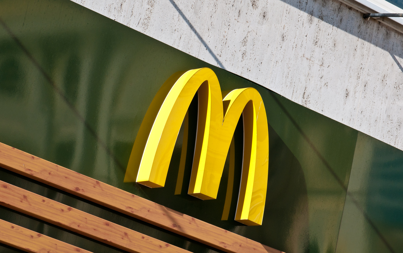 McDonald's logo on side of fast food resturant