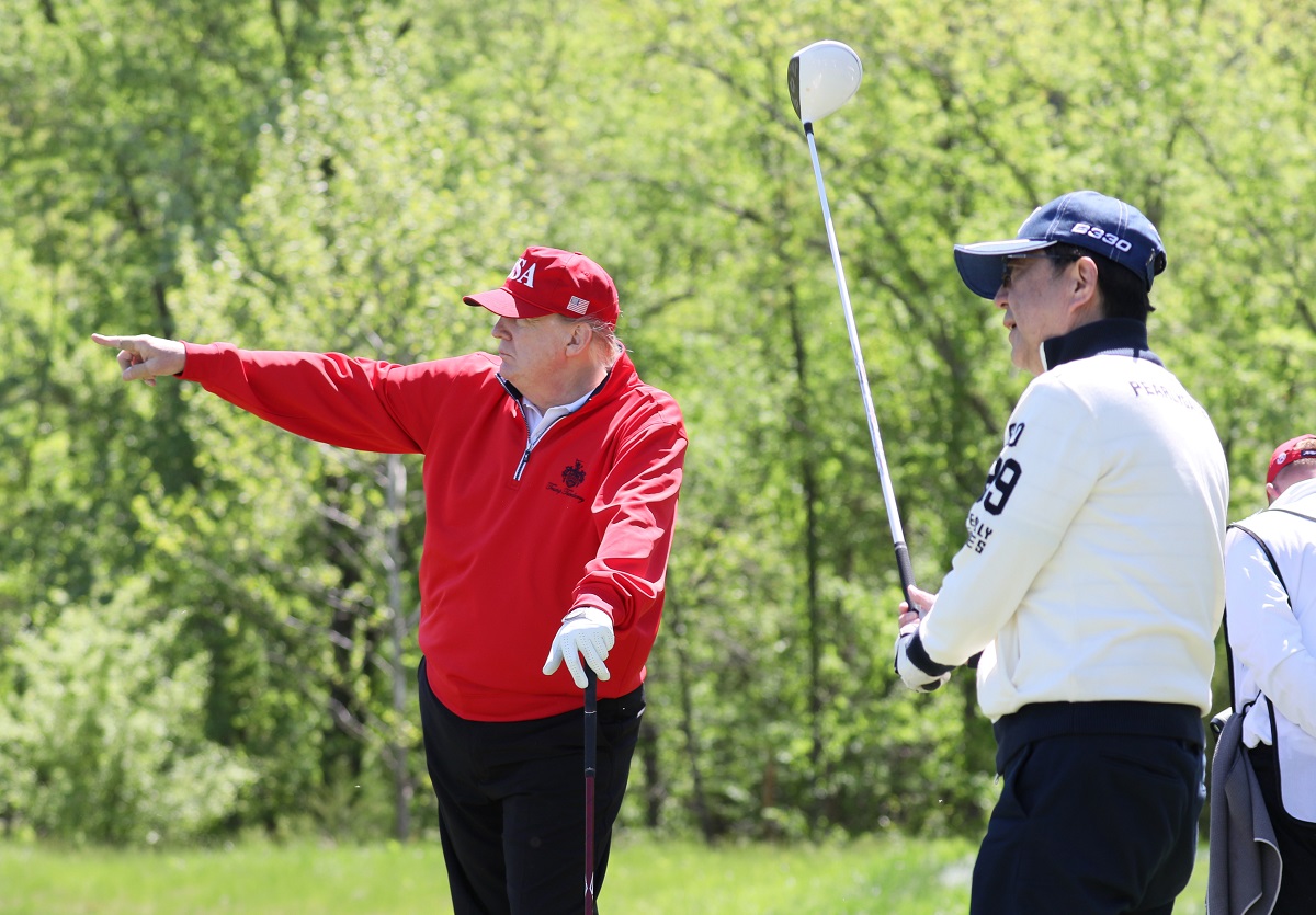 Donald Trump playing golf