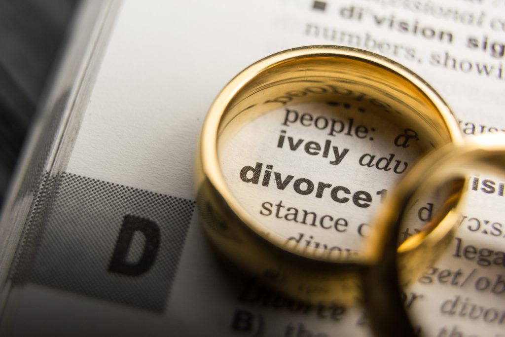 How does online divorce work in the UK?