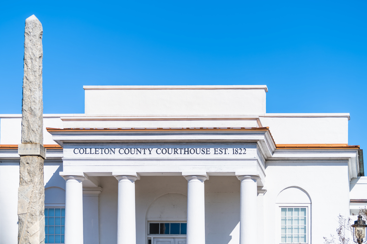 South Carolina Colleton County Courthouse on a clear day.