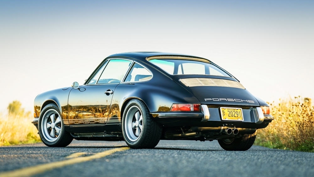 portland,,or,,usa,august,10,,2023,1985,porsche,911,parked