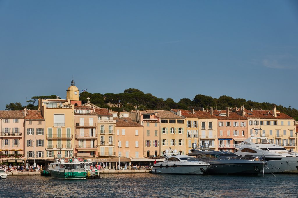 saint tropez is a coastal town on the french riviera, in the provence alpes côte d'azur region of southeastern france. it has long been popular with artists and attracted the international jet set in the 1960s.