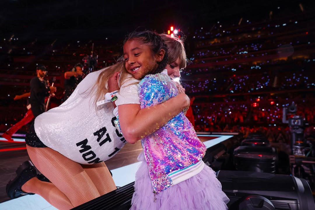 Taylor Swift partage un moment réconfortant avec la fille de Kobe Bryant, Bianka, lors du concert de la tournée Eras (Instagram de Vanessa Bryant)