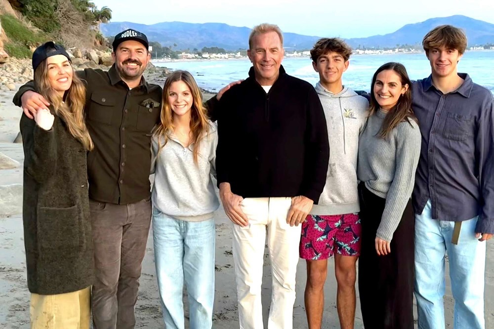 Kevin Costner Celebrates Thanksgiving with 6 of His Children