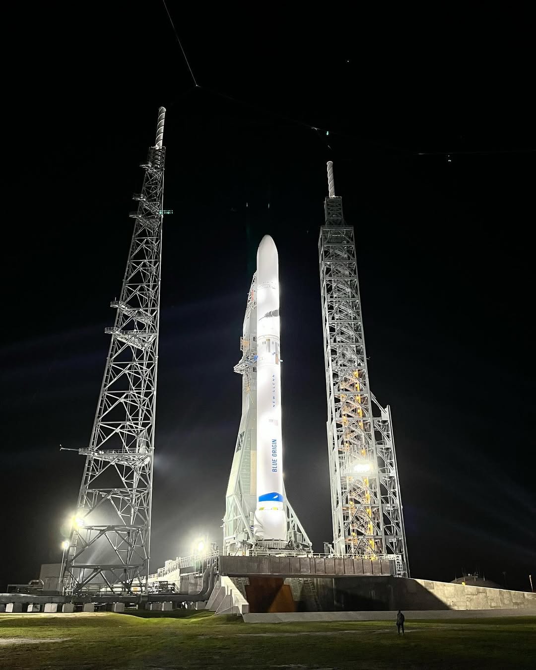 sNew Glenn on the pad at LC-36