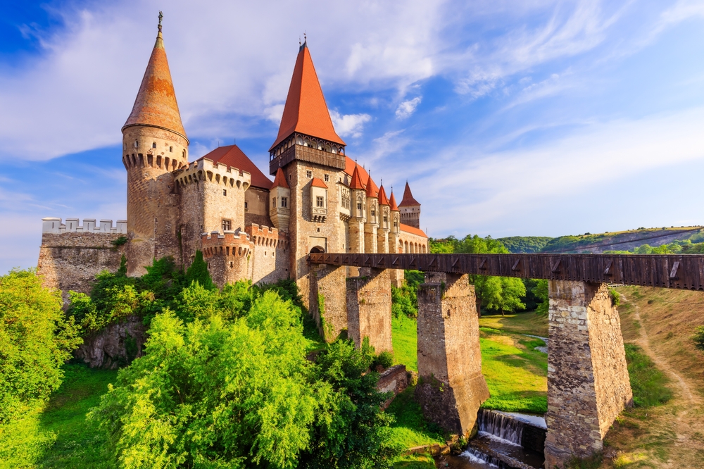 hunyad,castle.,corvin's,castle,with,wooden,bridge,,hunedoara,,transylvania,,romania.