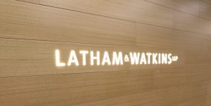 Latham & Watkins llp logo