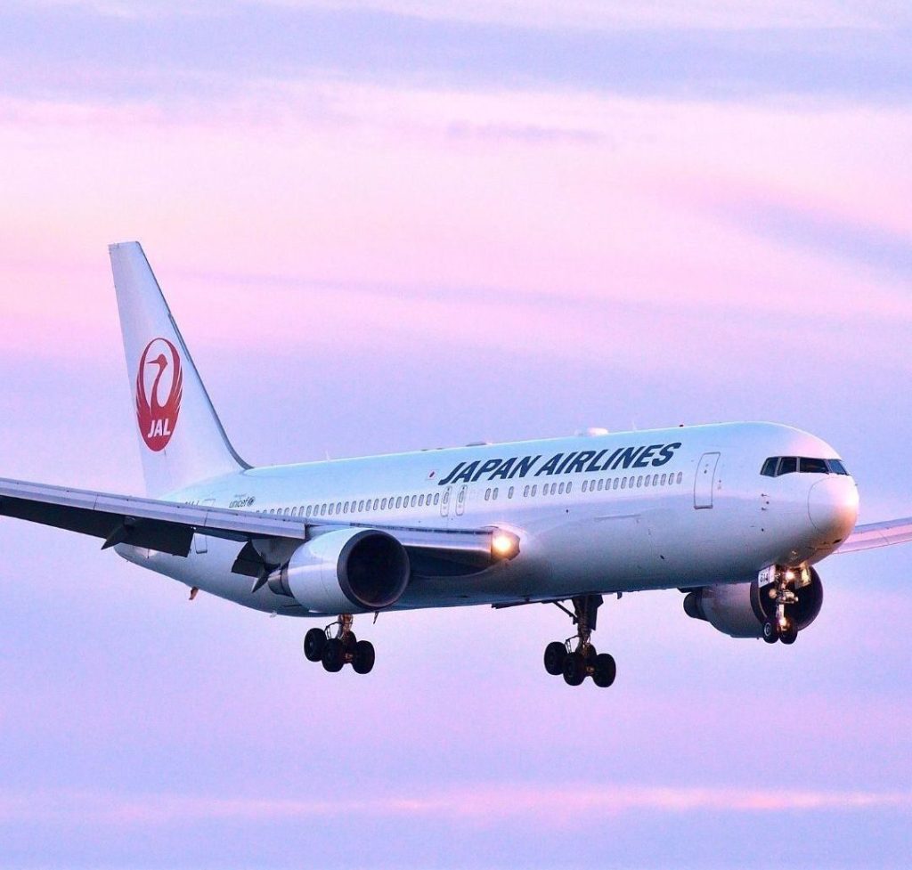 Japan Airlines Acquires 17 Boeing 737-8 & 11 Airbus A321neo